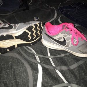Size 3Y Nike grey/pink